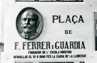 Placa retirada de la plaza de Urquinaona